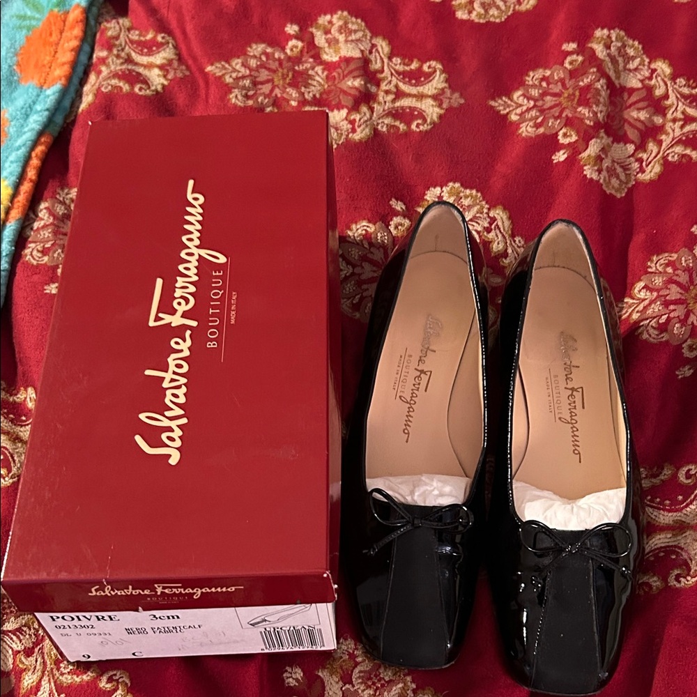 Salvatore Ferragamo Black Patent Leather Flats sz 9